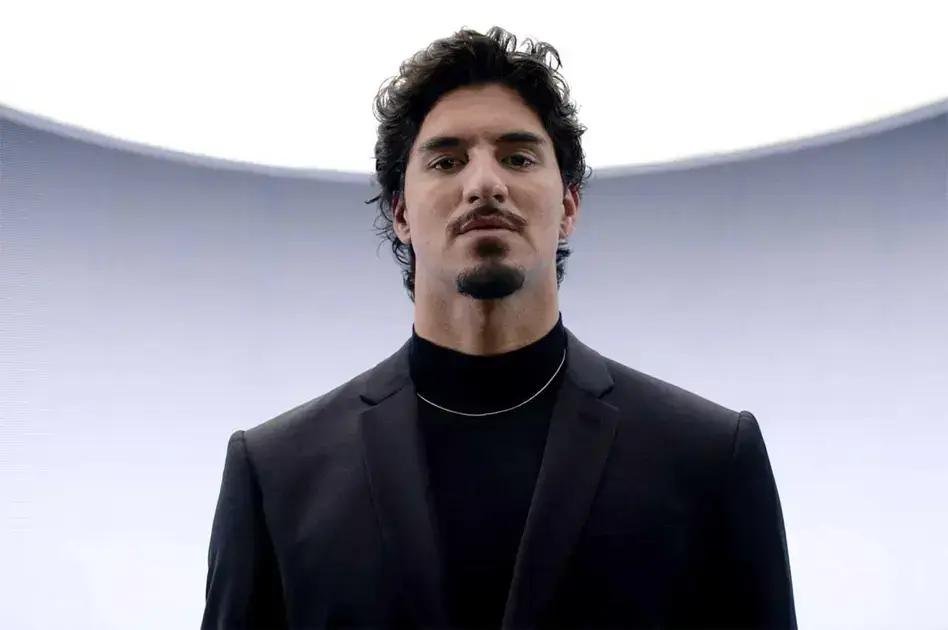 Gabriel Medina estreia como ator em campanha na novela Vale Tudo e promove marca Ovvi