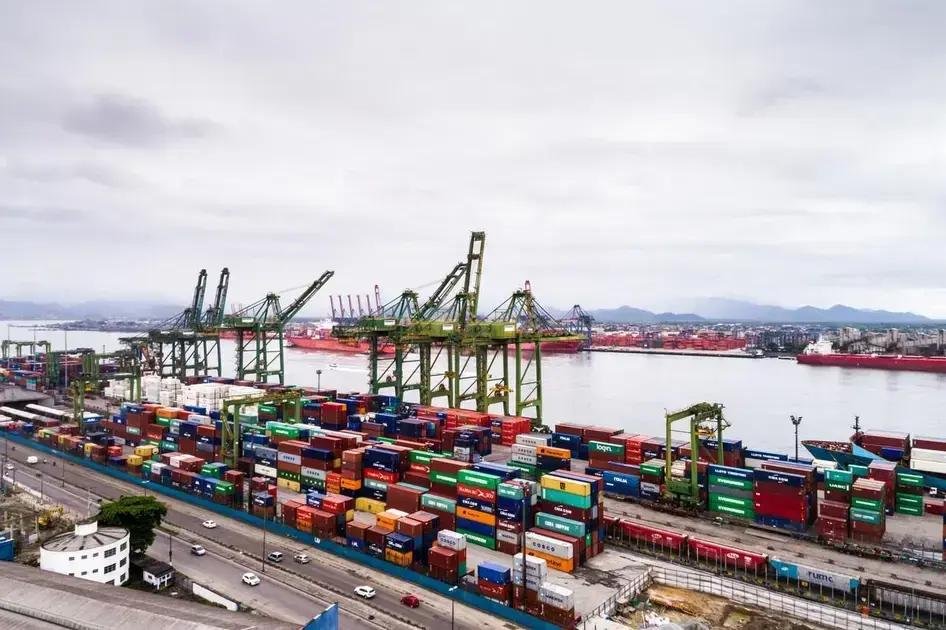 Taxação de 50% sobre produtos brasileiros nos EUA: impacto na economia e negociações